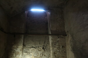 nálezy ve sklepení pod komandaturou SS