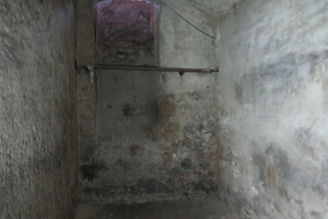 nálezy ve sklepení pod komandaturou SS