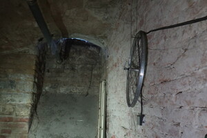 nálezy ve sklepení pod komandaturou SS