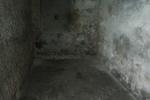 nálezy ve sklepení pod komandaturou SS