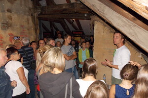 při výkladu na půdě