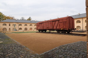 dvůr jedné kasárny