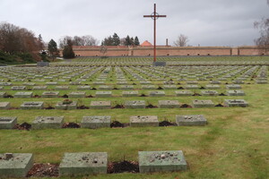 Národní hřbitov před Malou pevností