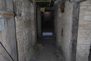 nálezy ve sklepení pod komandaturou SS