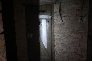 nálezy ve sklepení pod komandaturou SS