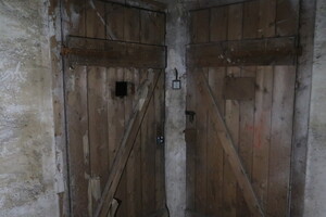 nálezy ve sklepení pod komandaturou SS